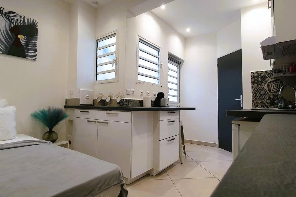 Studio Pour 2 Personnes Proche De L'Hopital Et Du Jardin De L'Etat Saint-Denis Exterior photo