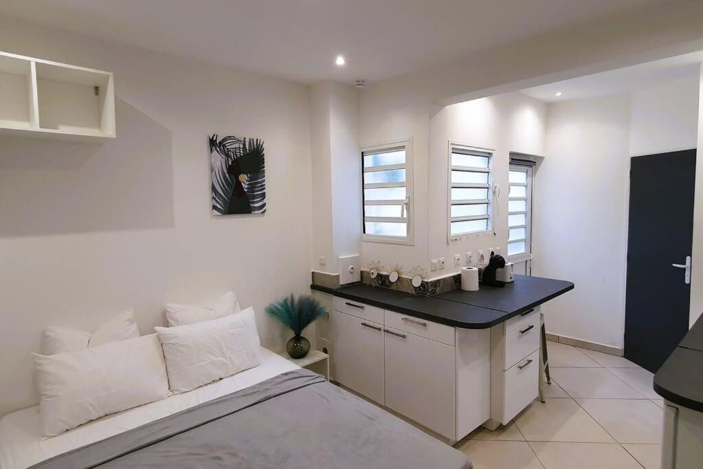 Studio Pour 2 Personnes Proche De L'Hopital Et Du Jardin De L'Etat Saint-Denis Exterior photo